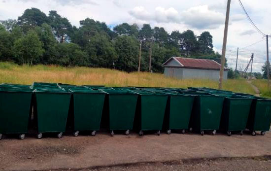 В Колчановском поселении Волховского района установили новые контейнеры для мусора фото